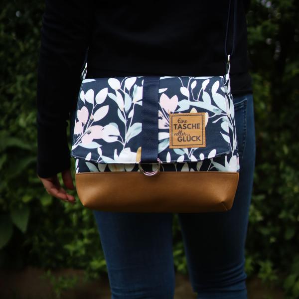 Nähset Tasche 'Katie' - Denim Flowers inkl. Labelset 'Statement'