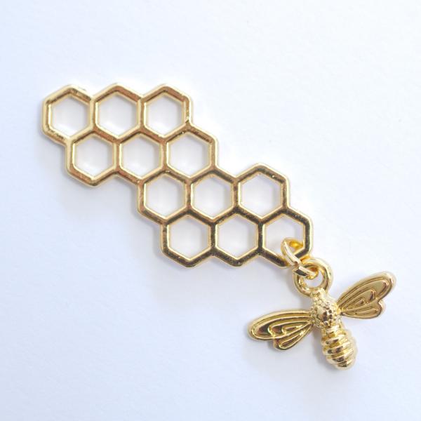 Wabe mit kleiner Biene, vergoldet