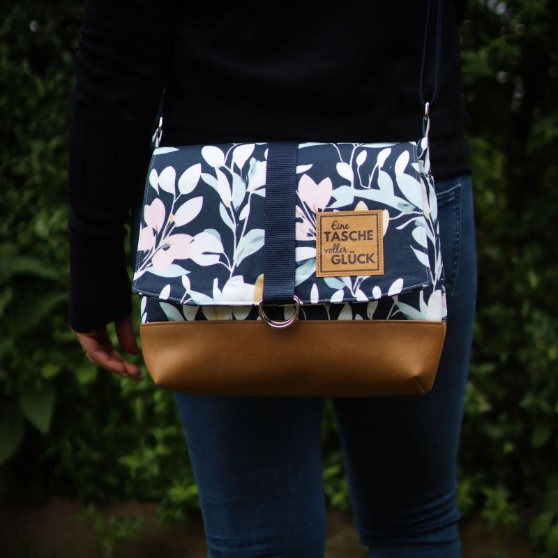 Nähset Tasche 'Katie' - Denim Flowers inkl. Labelset 'Statement'